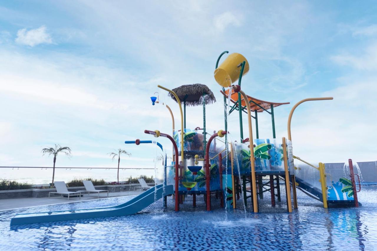 Novotel Jumeirah Village Triangle Dubai Ngoại thất bức ảnh