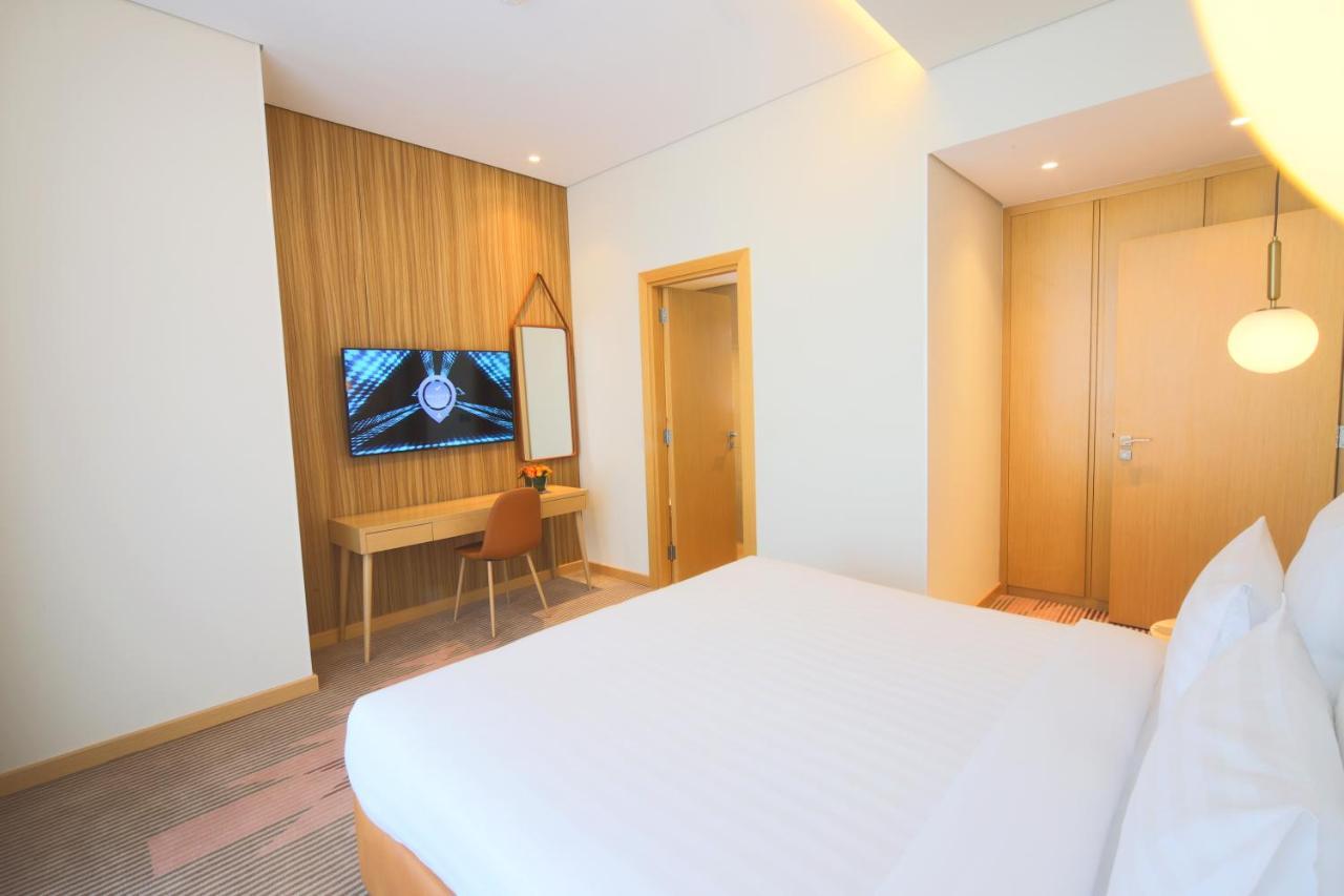Novotel Jumeirah Village Triangle Dubai Ngoại thất bức ảnh