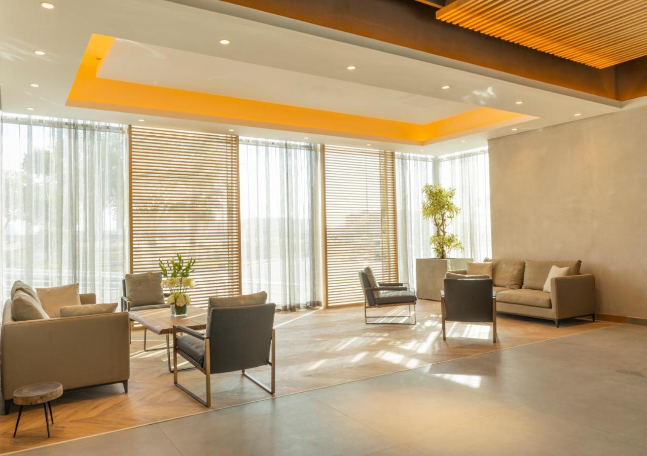 Novotel Jumeirah Village Triangle Dubai Ngoại thất bức ảnh