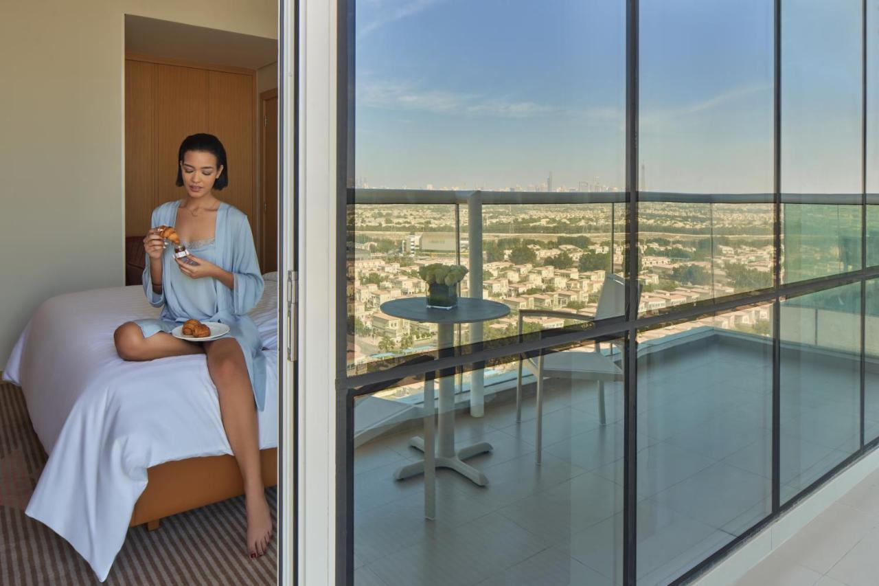 Novotel Jumeirah Village Triangle Dubai Ngoại thất bức ảnh