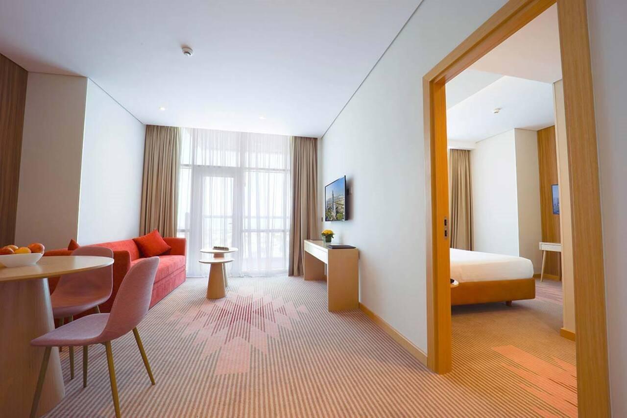 Novotel Jumeirah Village Triangle Dubai Ngoại thất bức ảnh