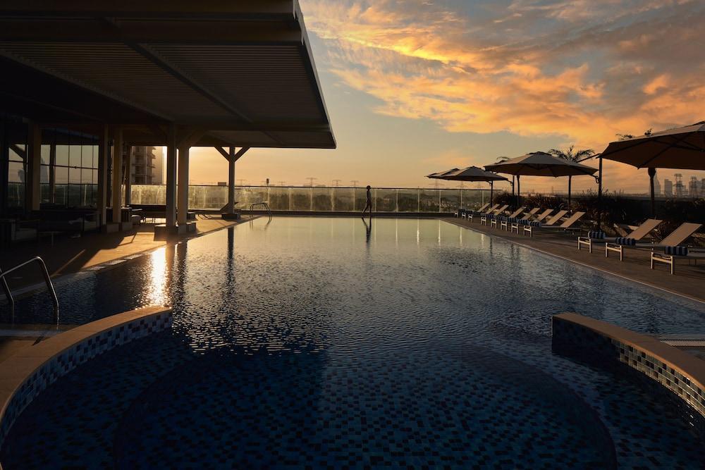 Novotel Jumeirah Village Triangle Dubai Ngoại thất bức ảnh